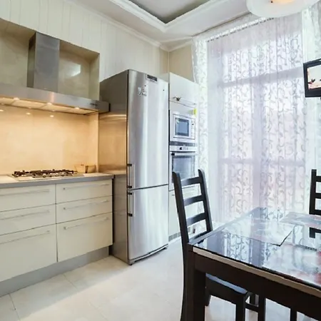 Apartment Flatcomfort Nezavisimosti 44 *